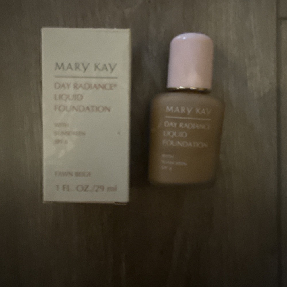 NEW! Mary Kay FAWN BEIGE 6326 Day Radiance Liquid Foundation W/box
